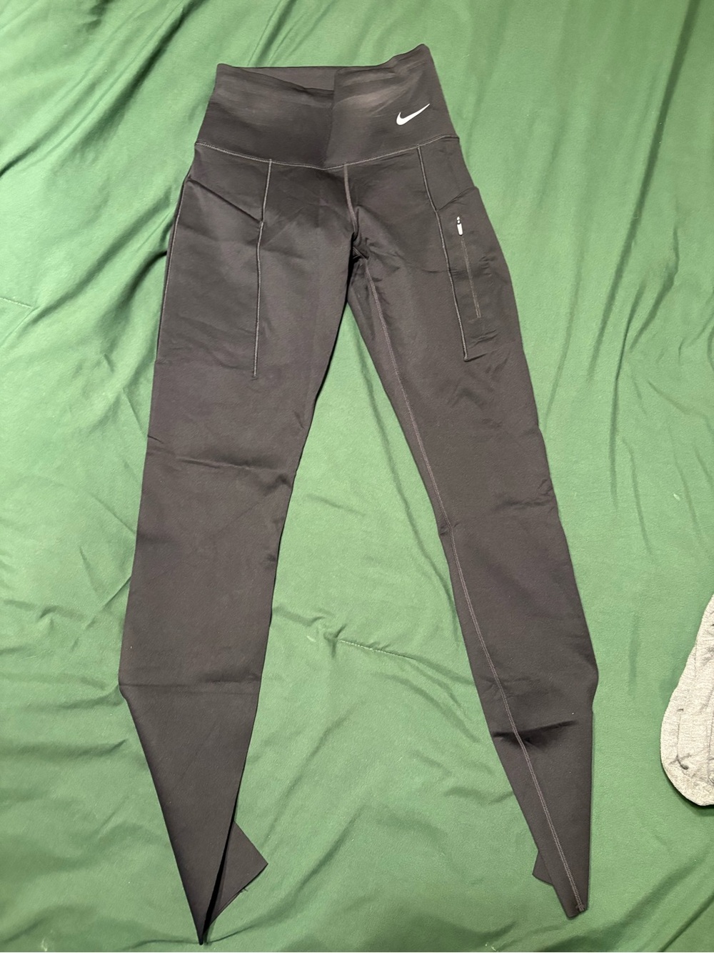 Nike Black High-Waist Athletic Leggings with Side Pockets